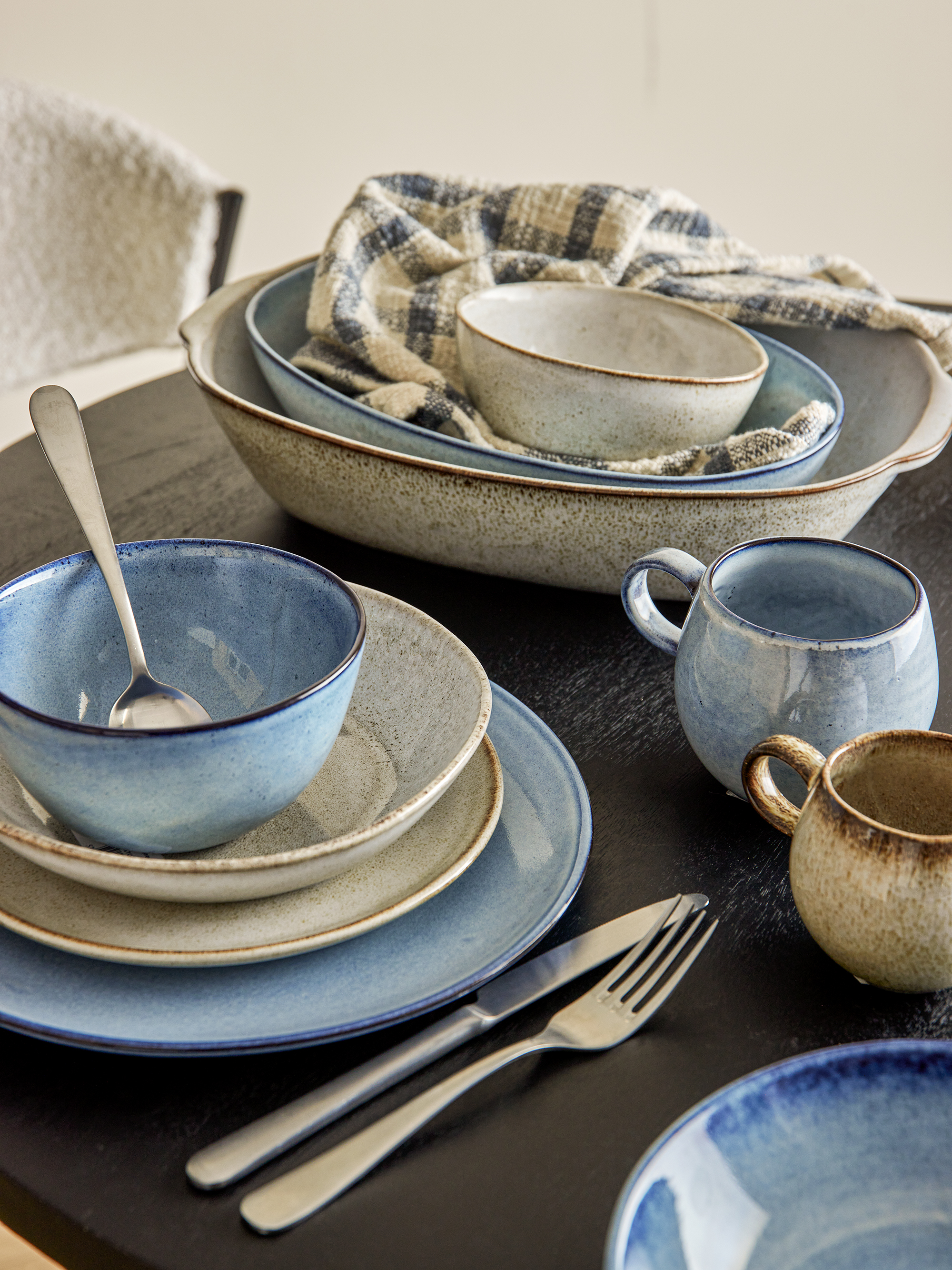 Hezha Plate, Blue, Stoneware