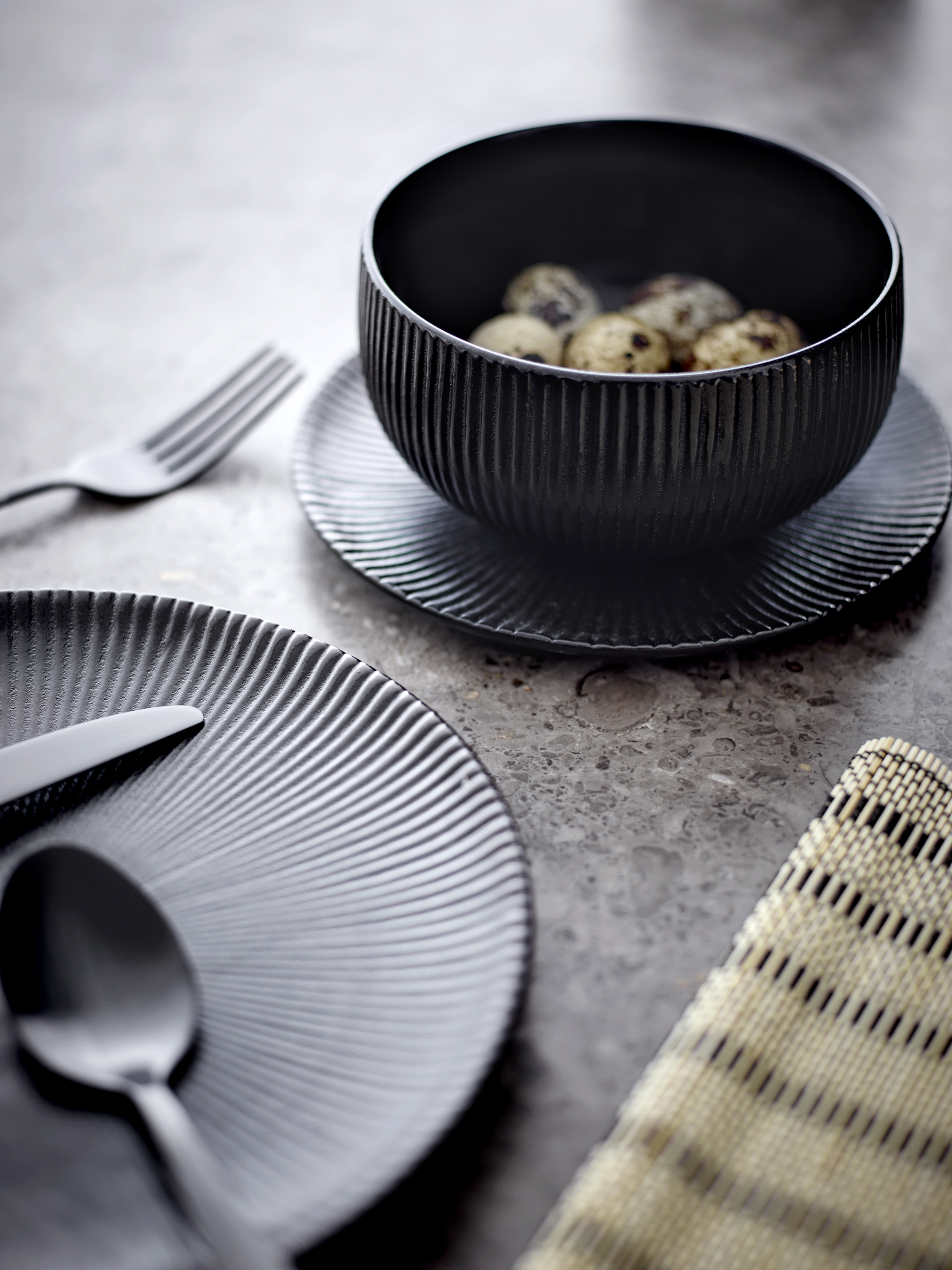 Neri Plate, Black, Stoneware